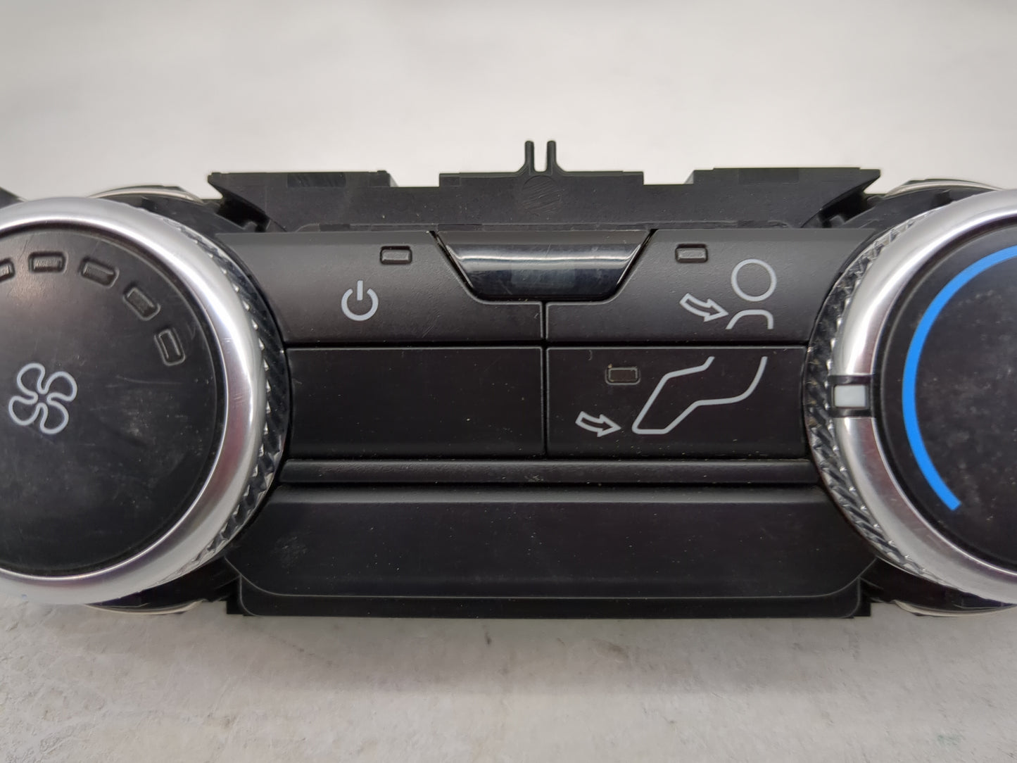 2021 Ford Explorer Climate Control Module Temperature AC/Heater Replacement P/N:0032951206 Fits OEM Used Auto Parts - Oemuse