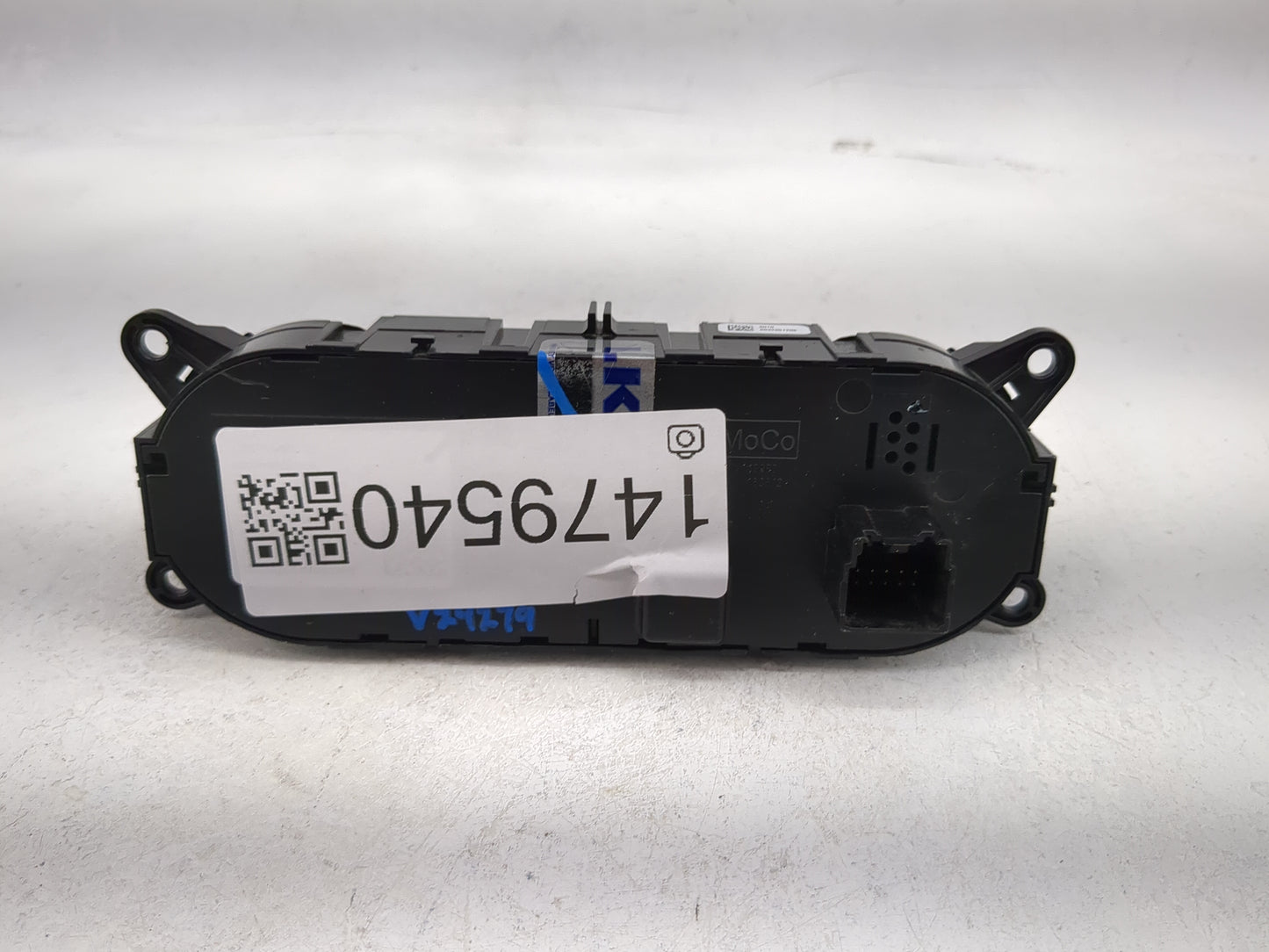 2021 Ford Explorer Climate Control Module Temperature AC/Heater Replacement P/N:0032951206 Fits OEM Used Auto Parts - Oemuse