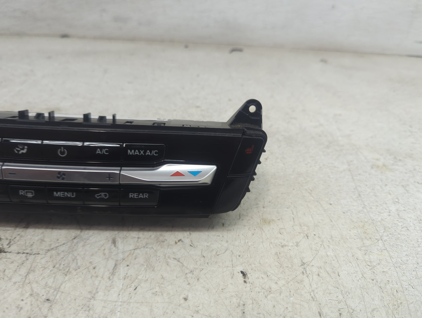 2021 Ford Explorer Climate Control Module Temperature AC/Heater Replacement P/N:LB5T-18C612-DG EWTCD, 18C612 Fits OEM Used A