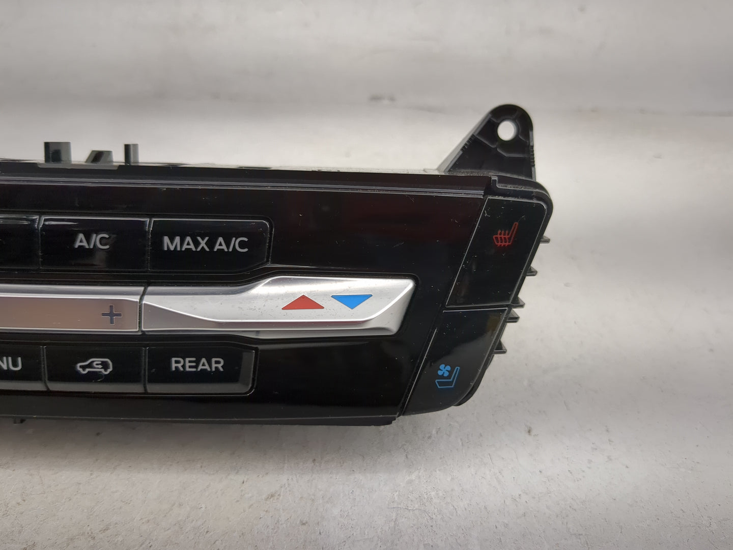 2021 Ford Explorer Climate Control Module Temperature AC/Heater Replacement P/N:LB5T-18C612-EG Fits OEM Used Auto Parts - Oe