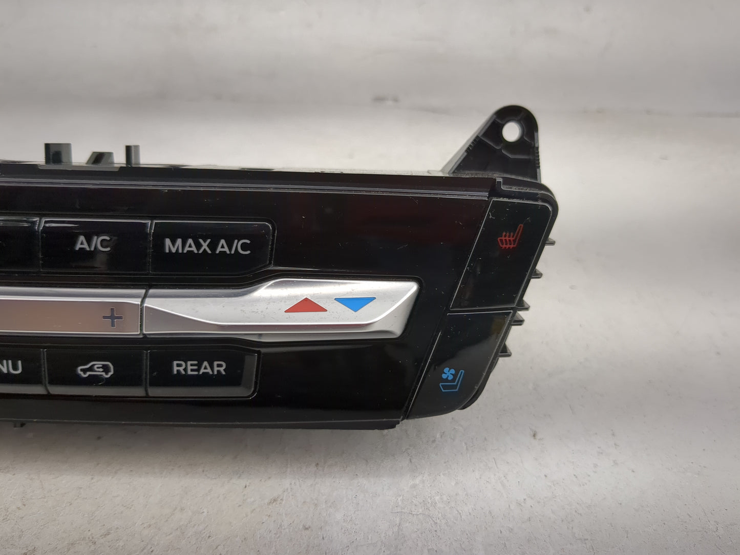 2021 Ford Explorer Climate Control Module Temperature AC/Heater Replacement P/N:LB5T-18C612-EG Fits OEM Used Auto Parts - Oe
