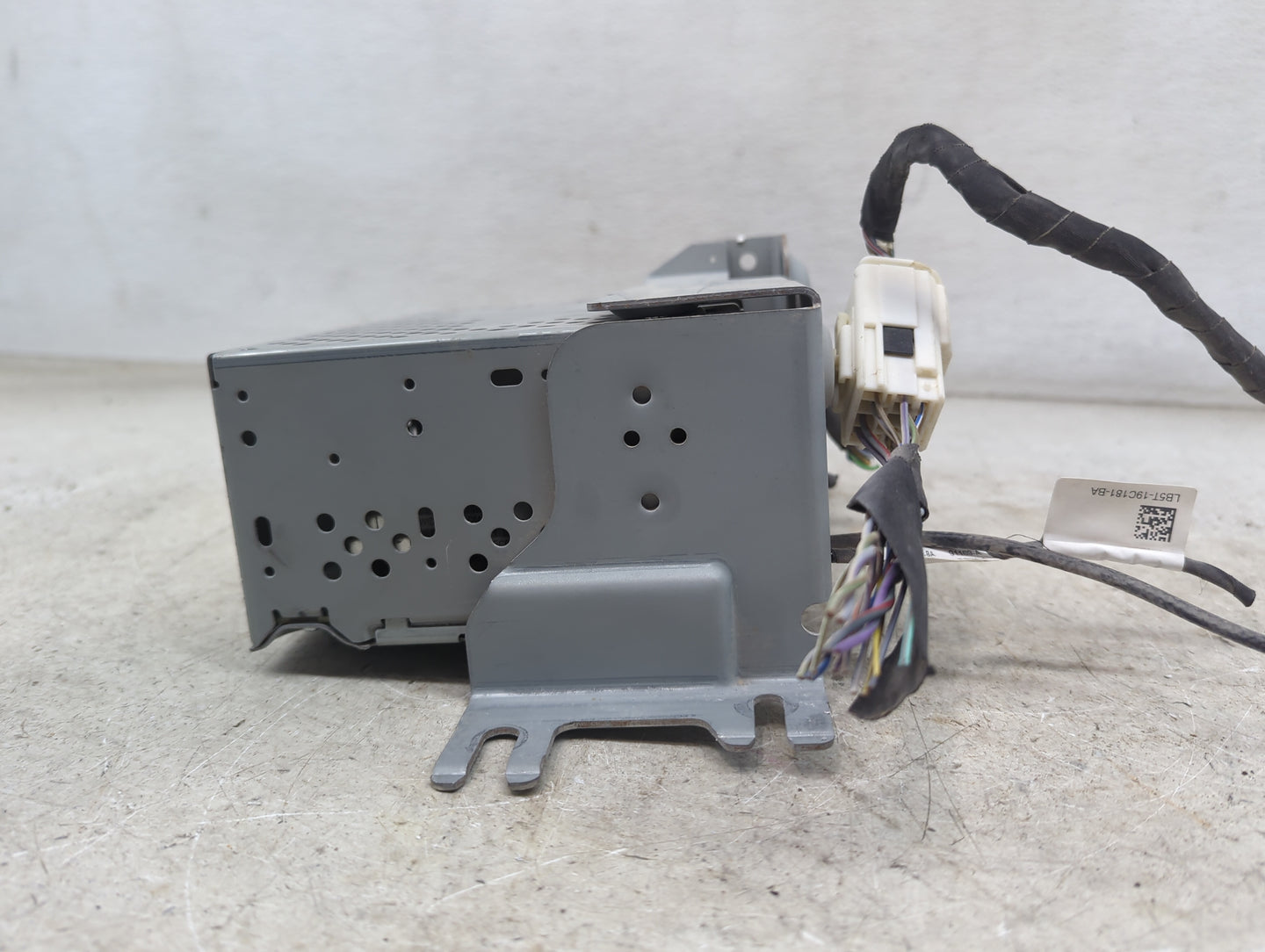 2021 Ford Explorer Radio AM FM Cd Player Receiver Replacement P/N:LB5T-18K810-AF LB5T-18C161-BA Fits OEM Used Auto Parts - O