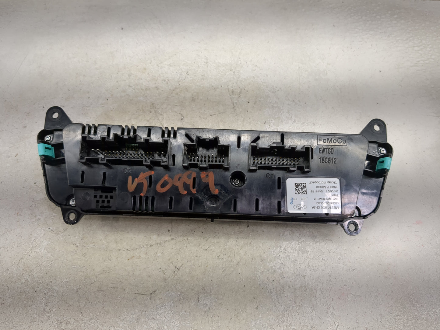 2021 Ford Explorer Climate Control Module Temperature AC/Heater Replacement P/N:MB5T-18C612-JA Fits OEM Used Auto Parts - Oe
