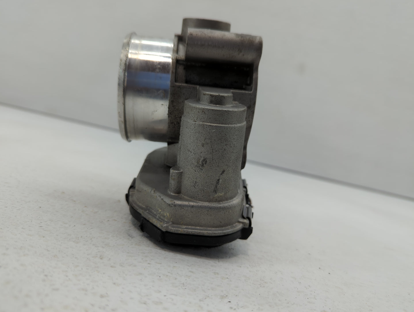 2020-2022 Ford Explorer Throttle Body P/N:20273 325947 Fits Fits 2018 2019 2020 2021 2022 OEM Used Auto Parts - Oemusedautop