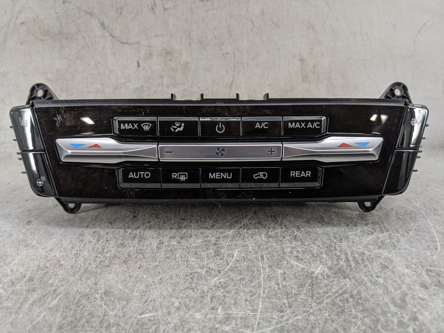 2021 Ford Explorer Climate Control Module Temperature AC/Heater Replacement P/N:LB5T-18C612-DG Fits OEM Used Auto Parts - Oe