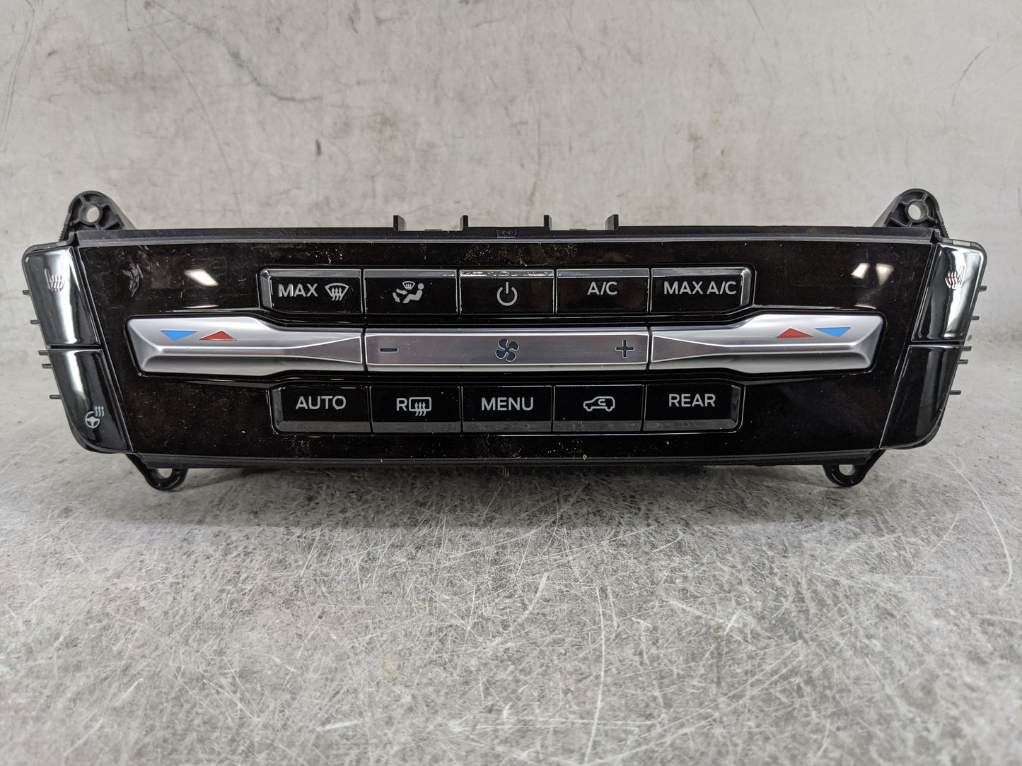 2021 Ford Explorer Climate Control Module Temperature AC/Heater Replacement P/N:LB5T-18C612-DG Fits OEM Used Auto Parts - Oe