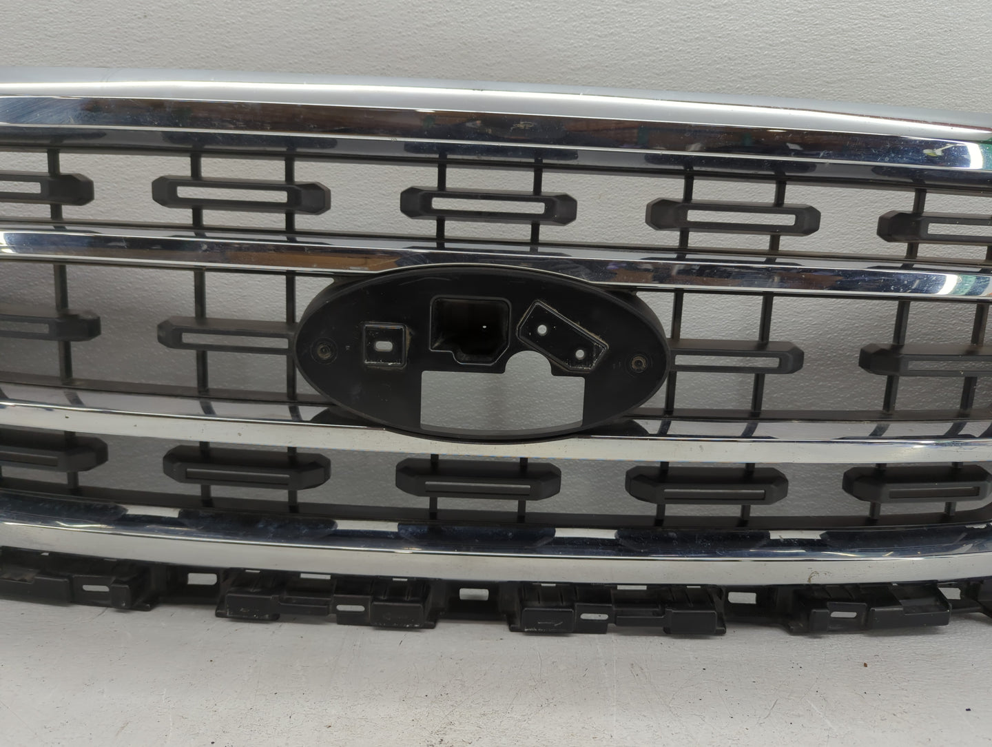 2021-2022 Ford F-150 Front Grille Bumper Not Included 778232 - Oemusedautoparts1.com