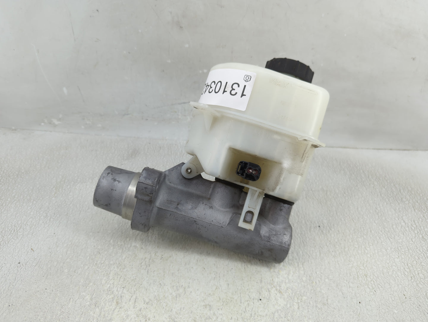 2017-2022 Ford F-350 Super Duty Brake Master Cylinder - Oemusedautoparts1.com