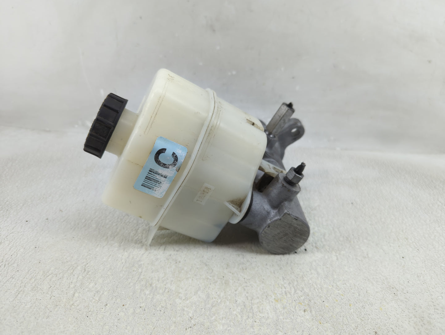 2017-2022 Ford F-350 Super Duty Brake Master Cylinder - Oemusedautoparts1.com