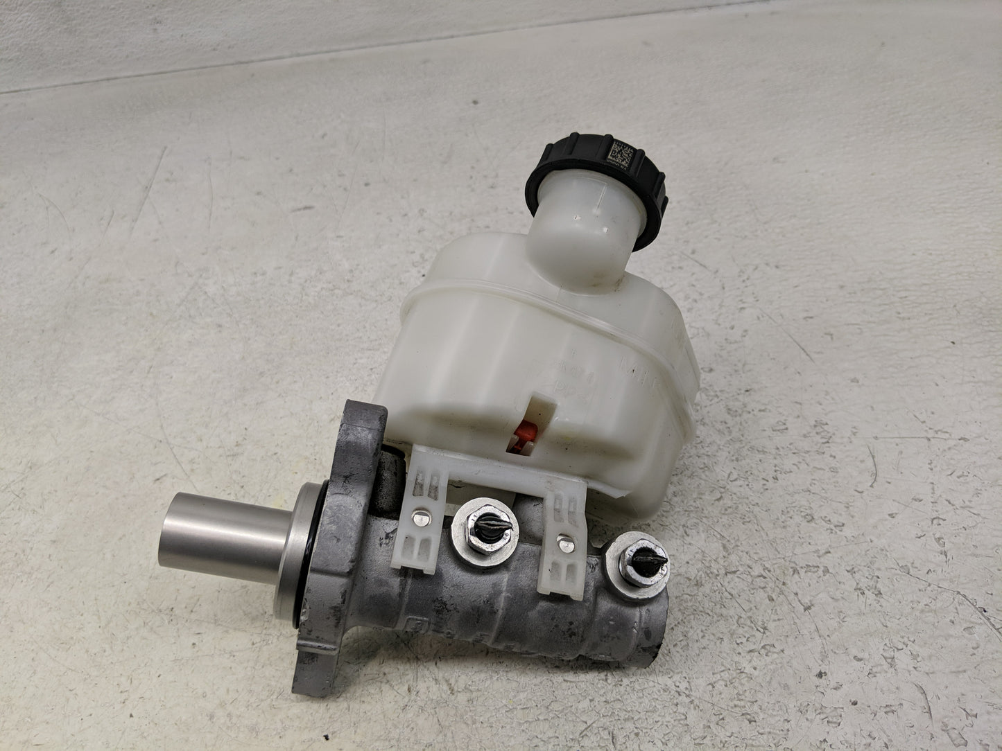 2015-2022 Ford Mustang Brake Master Cylinder - Oemusedautoparts1.com