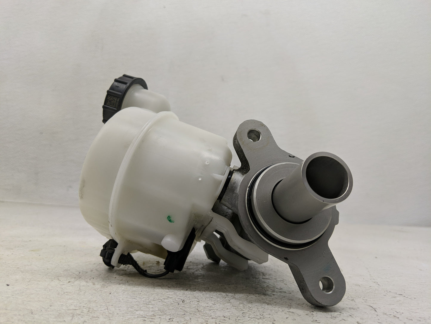 2015-2022 Ford Mustang Brake Master Cylinder - Oemusedautoparts1.com