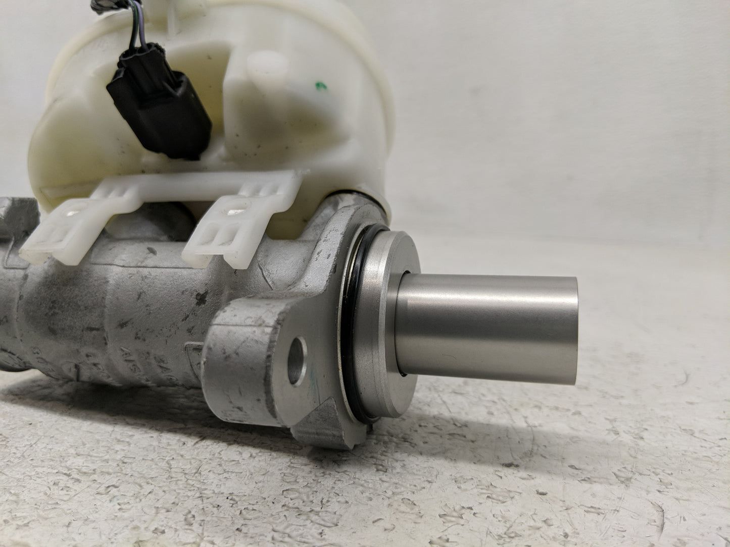 2015-2022 Ford Mustang Brake Master Cylinder - Oemusedautoparts1.com