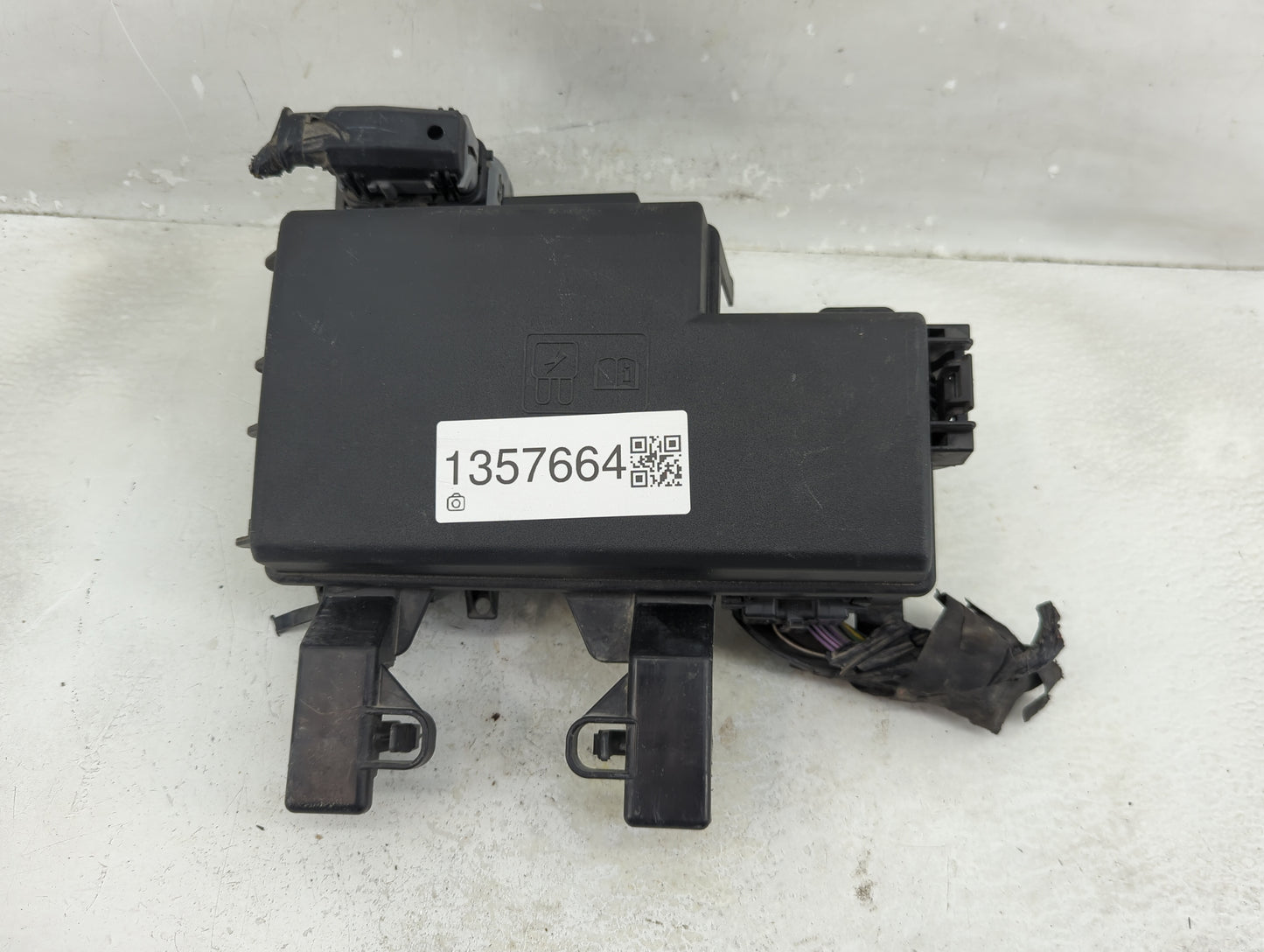 2021-2022 Ford Mustang Fusebox Fuse Box Panel Relay Module Fits Fits 2021 2022 OEM Used Auto Parts - Oemusedautoparts1.com