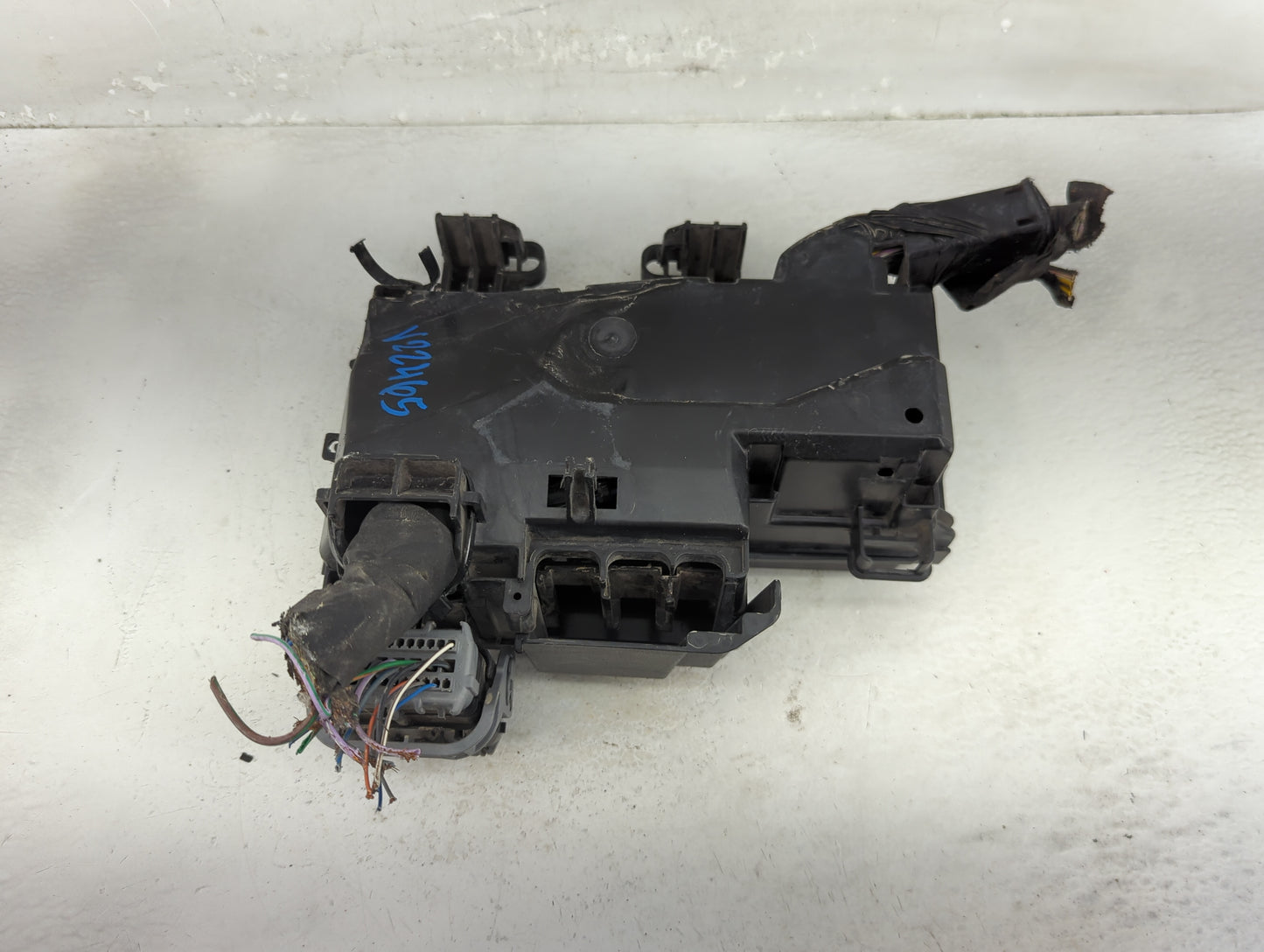 2021-2022 Ford Mustang Fusebox Fuse Box Panel Relay Module Fits Fits 2021 2022 OEM Used Auto Parts - Oemusedautoparts1.com