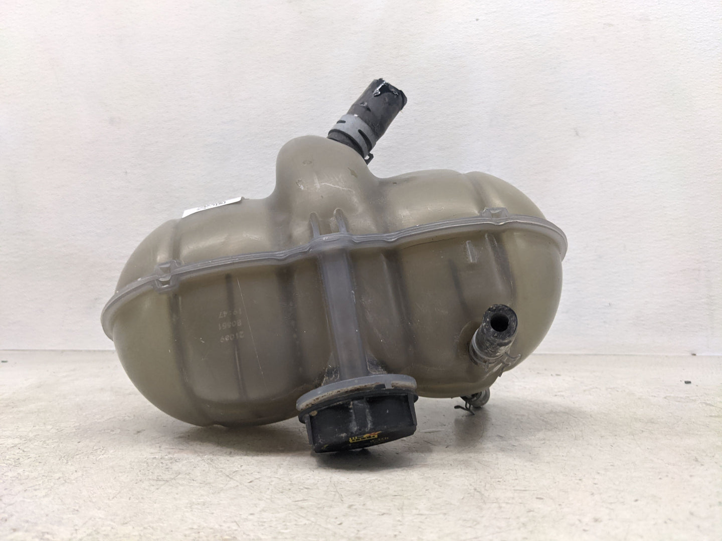 2021-2022 Ford Mustang Windshield Washer Fluid Reservoir Bottle Oem - Oemusedautoparts1.com
