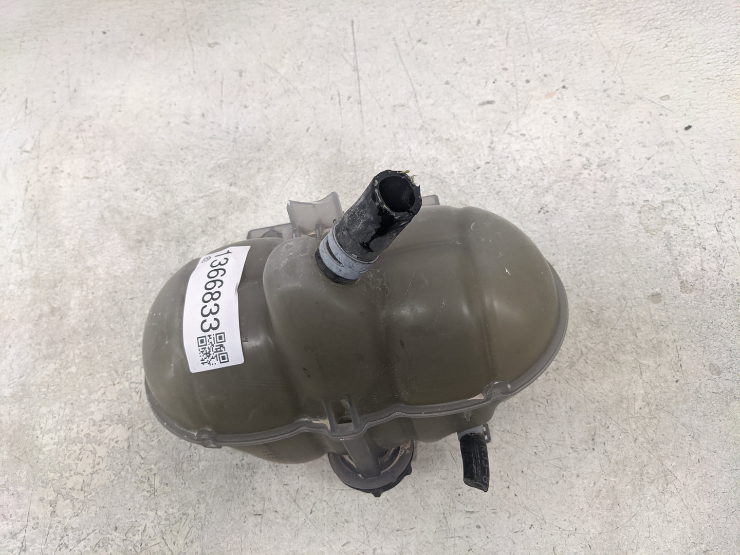 2021-2022 Ford Mustang Windshield Washer Fluid Reservoir Bottle Oem - Oemusedautoparts1.com
