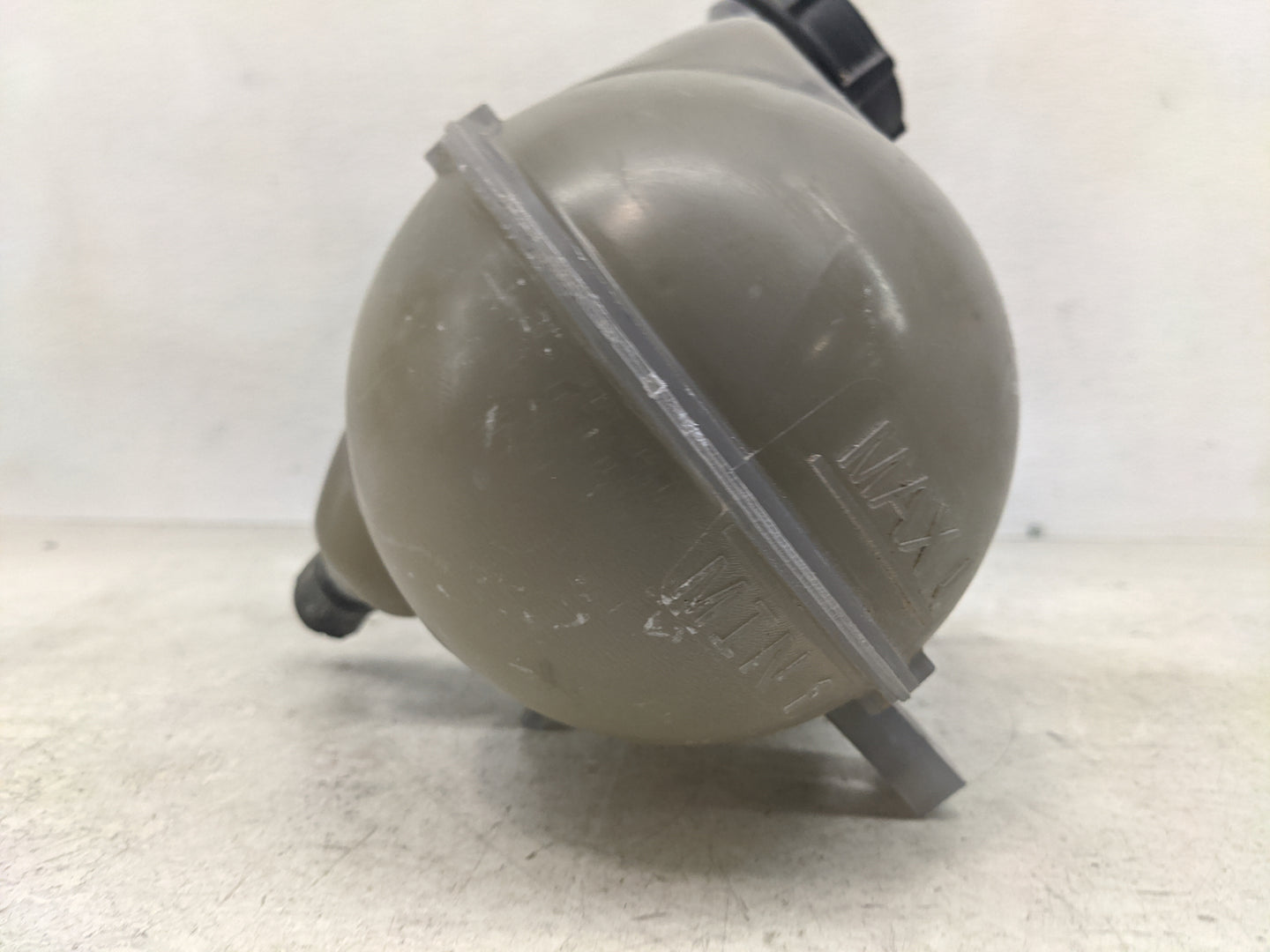 2021-2022 Ford Mustang Windshield Washer Fluid Reservoir Bottle Oem - Oemusedautoparts1.com