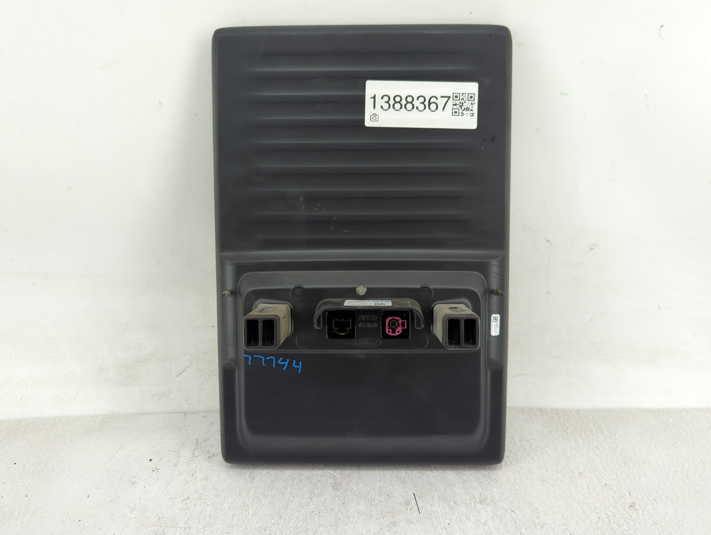 2019-2022 Ford Mustang Information Display Screen - Oemusedautoparts1.com