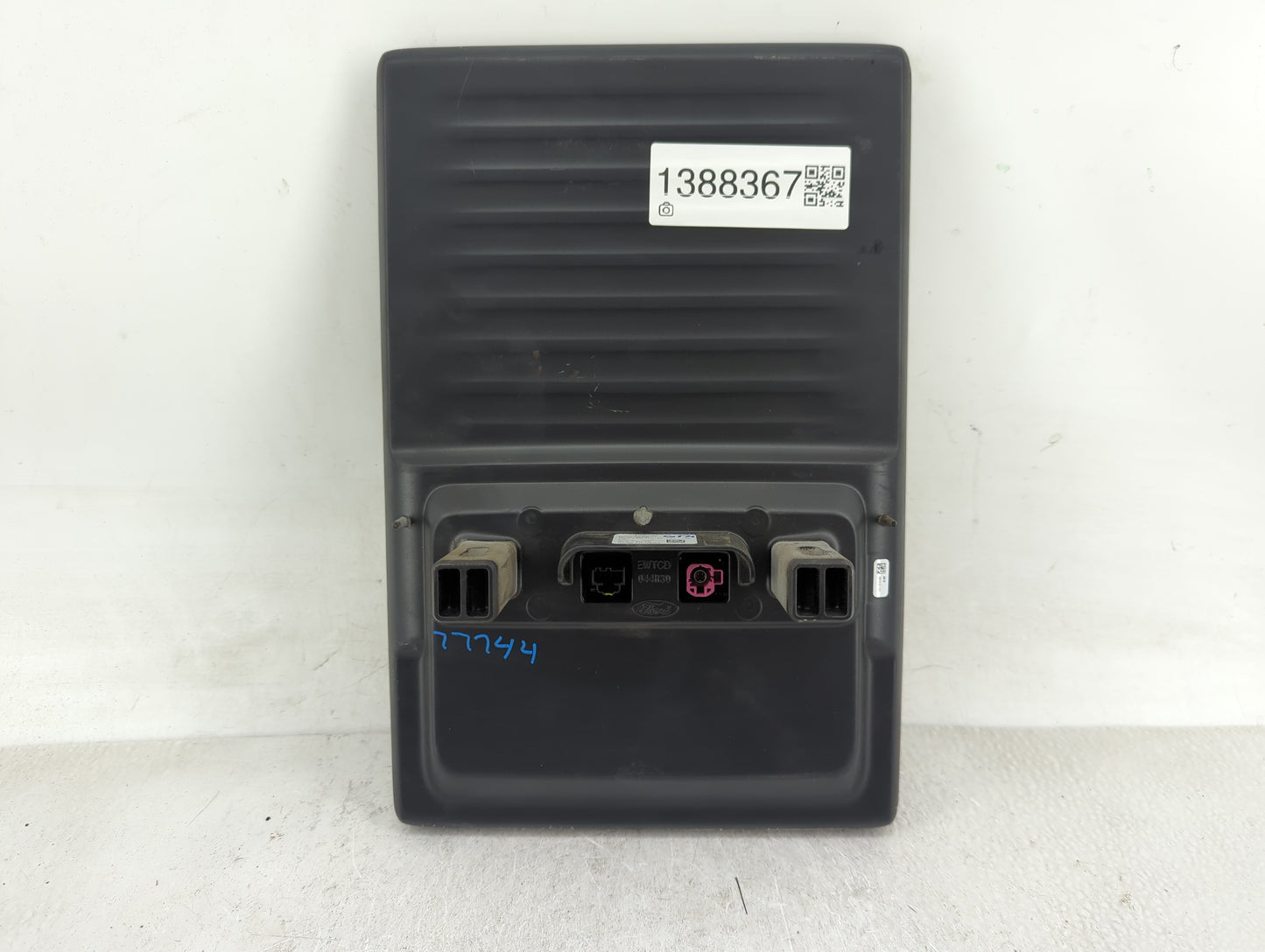 2019-2022 Ford Mustang Information Display Screen - Oemusedautoparts1.com