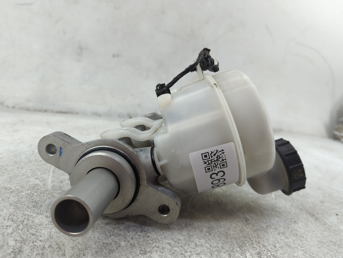 2015-2022 Ford Mustang Brake Master Cylinder 1511893 - Oemusedautoparts1.com