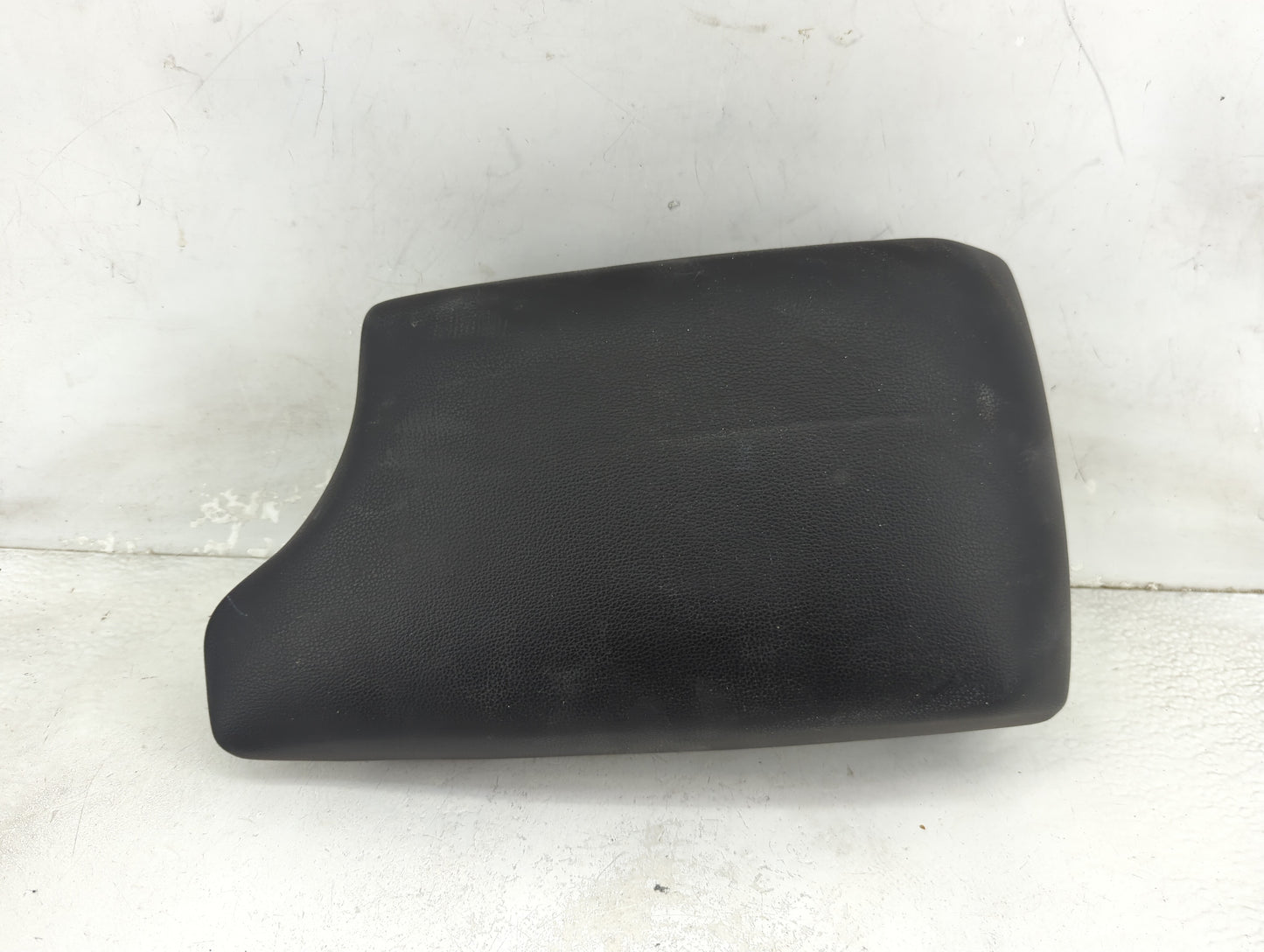 2021 Ford Ranger Center Console Armrest Cover Lid P/N:KB3B21045C74AC3ZHE KB3B-2104604-A Fits OEM Used Auto Parts - Oemusedau