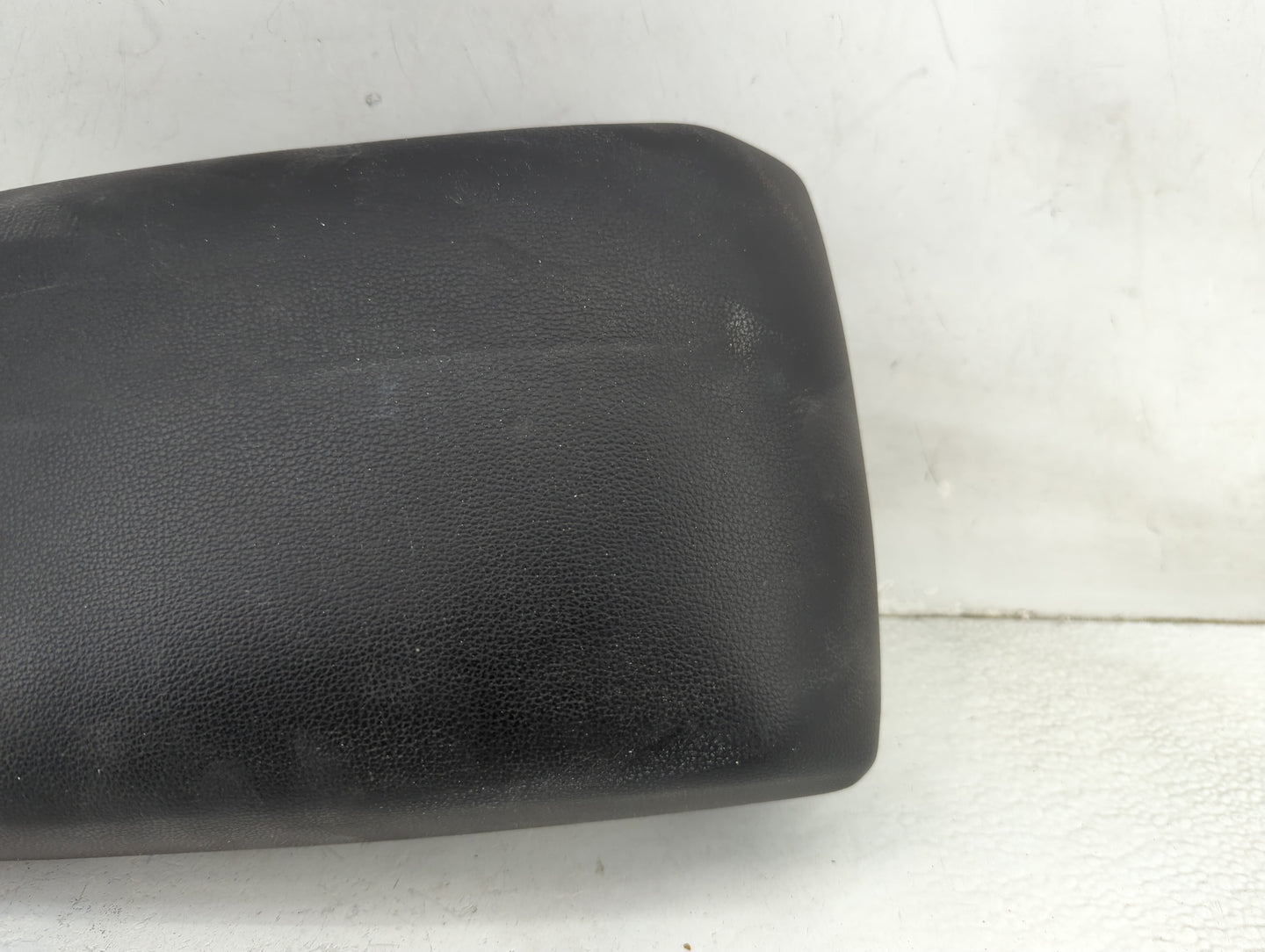 2021 Ford Ranger Center Console Armrest Cover Lid P/N:KB3B21045C74AC3ZHE KB3B-2104604-A Fits OEM Used Auto Parts - Oemusedau