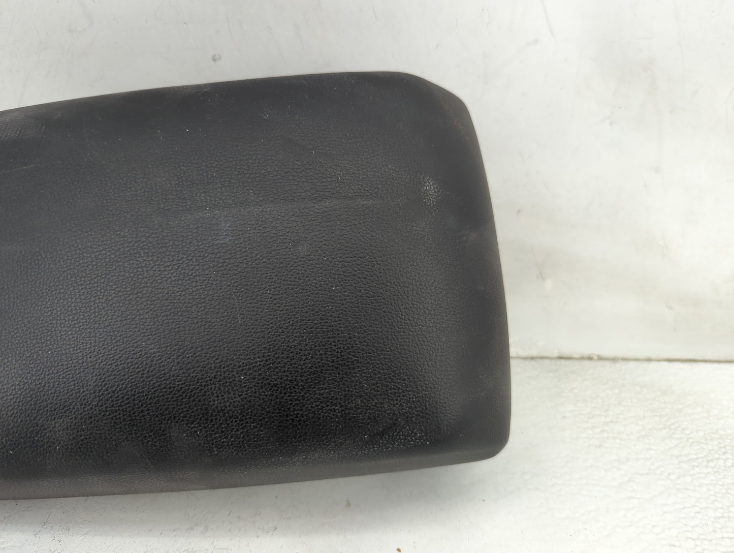 2021 Ford Ranger Center Console Armrest Cover Lid P/N:KB3B21045C74AC3ZHE KB3B-2104604-A Fits OEM Used Auto Parts - Oemusedau