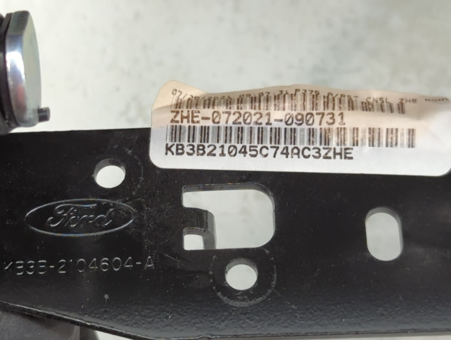 2021 Ford Ranger Center Console Armrest Cover Lid P/N:KB3B21045C74AC3ZHE KB3B-2104604-A Fits OEM Used Auto Parts - Oemusedau