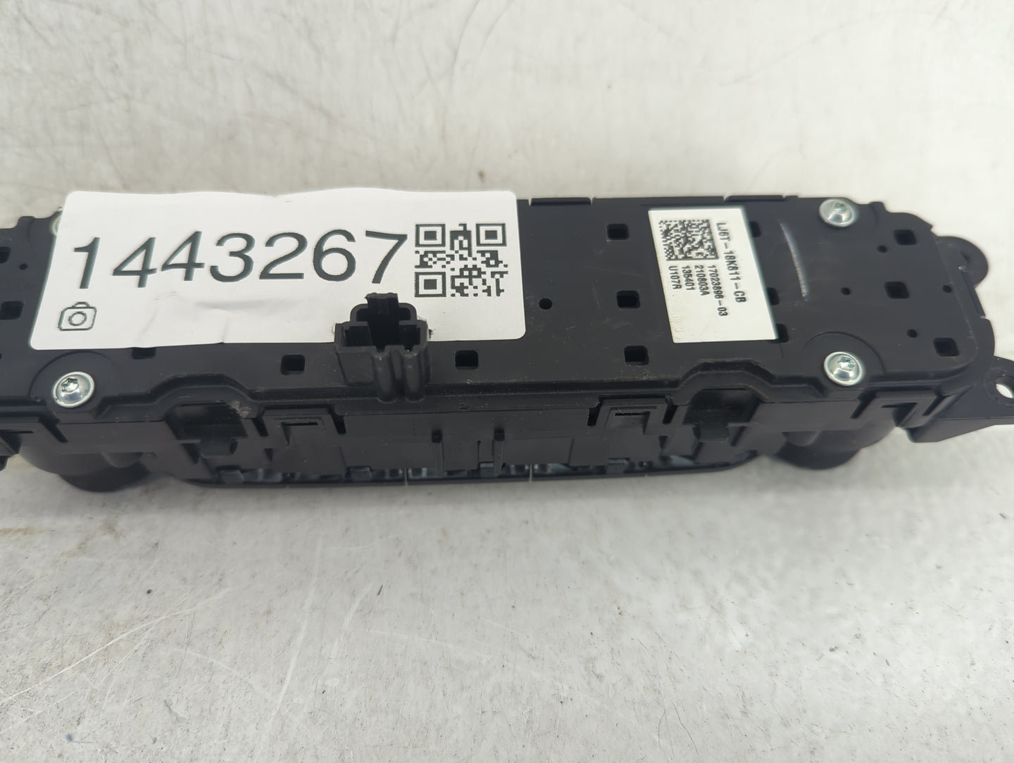 2021-2022 Ford Escape Radio AM FM Cd Player Receiver Replacement P/N:LJ6T-18K811-CB Fits Fits 2021 2022 OEM Used Auto Parts 