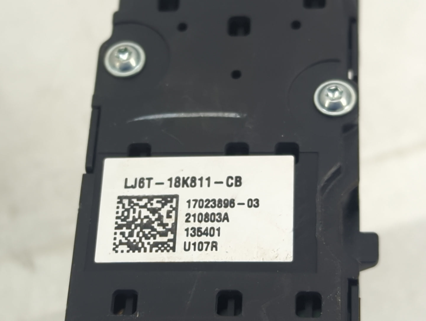 2021-2022 Ford Escape Radio AM FM Cd Player Receiver Replacement P/N:LJ6T-18K811-CB Fits Fits 2021 2022 OEM Used Auto Parts 