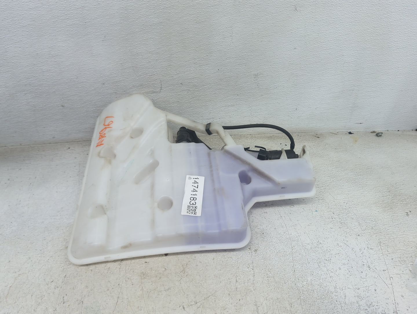 2019-2021 Genesis G70 Windshield Washer Fluid Reservoir Bottle Oem - Oemusedautoparts1.com