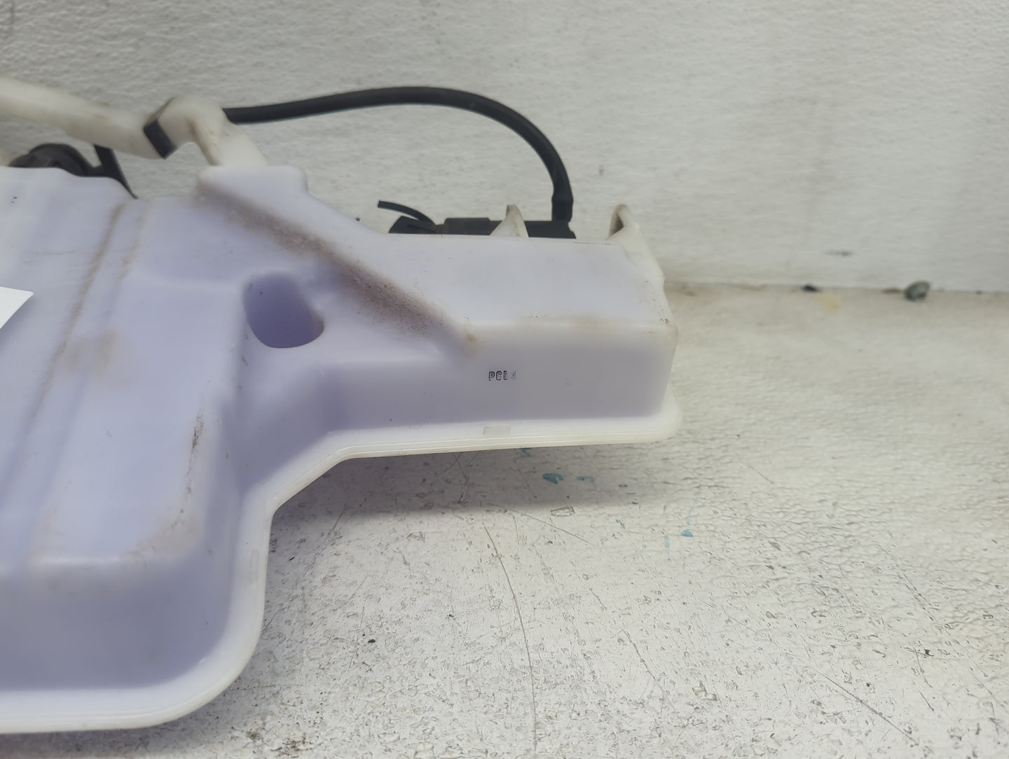 2019-2021 Genesis G70 Windshield Washer Fluid Reservoir Bottle Oem - Oemusedautoparts1.com