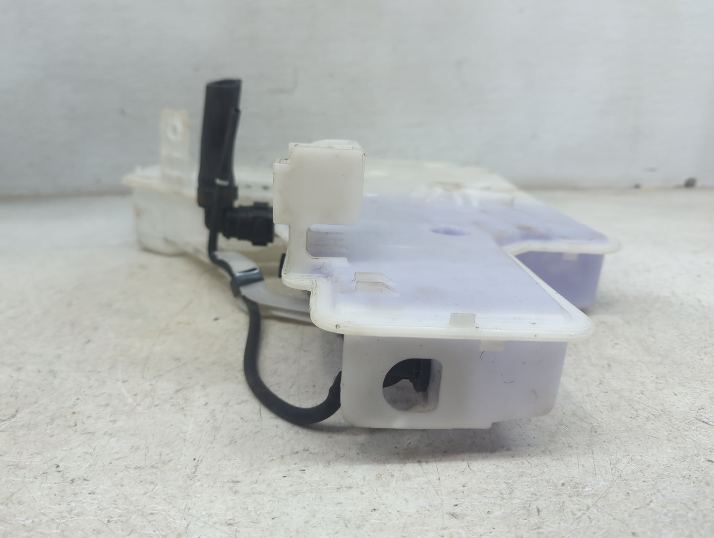 2019-2021 Genesis G70 Windshield Washer Fluid Reservoir Bottle Oem - Oemusedautoparts1.com