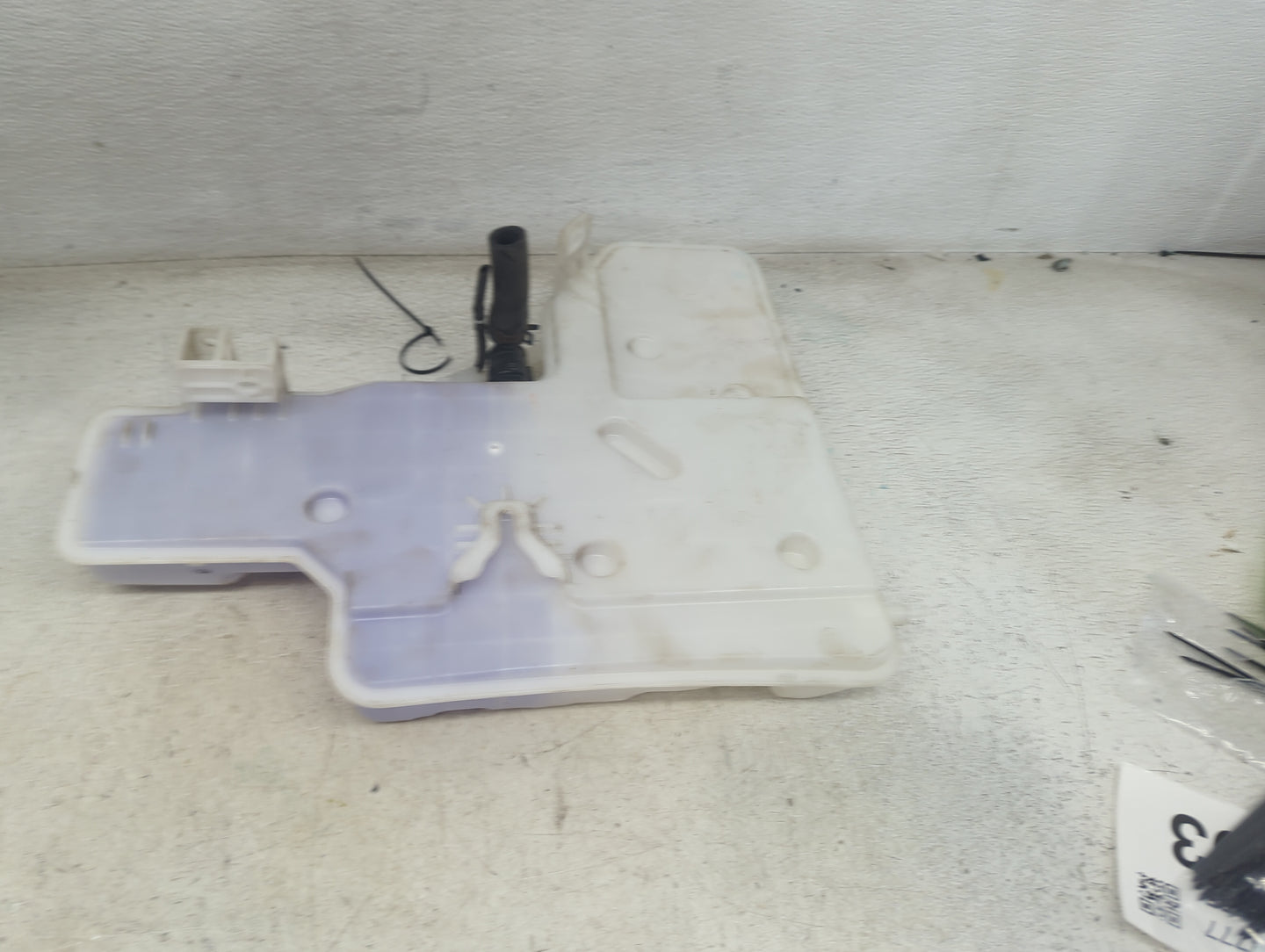 2019-2021 Genesis G70 Windshield Washer Fluid Reservoir Bottle Oem - Oemusedautoparts1.com