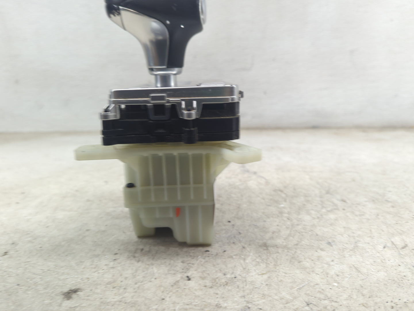 2021 Genesis G70 Floor Console Assembly Shifter - Oemusedautoparts1.com