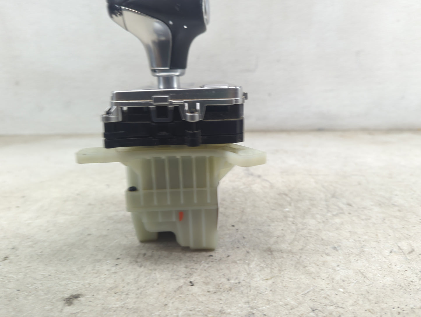 2021 Genesis G70 Floor Console Assembly Shifter - Oemusedautoparts1.com