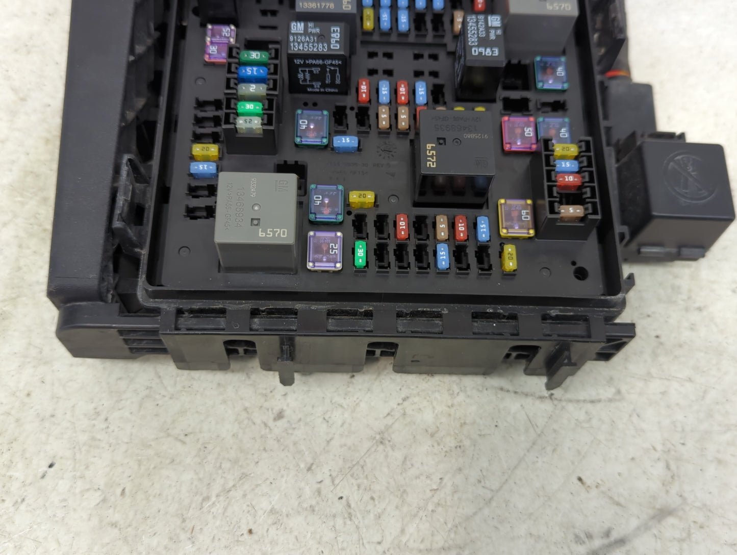 2020-2022 Gmc Acadia Fusebox Fuse Box Panel Relay Module P/N:13468934 13455283, 13361778, 13468935 Fits Fits 2020 2021 2022 