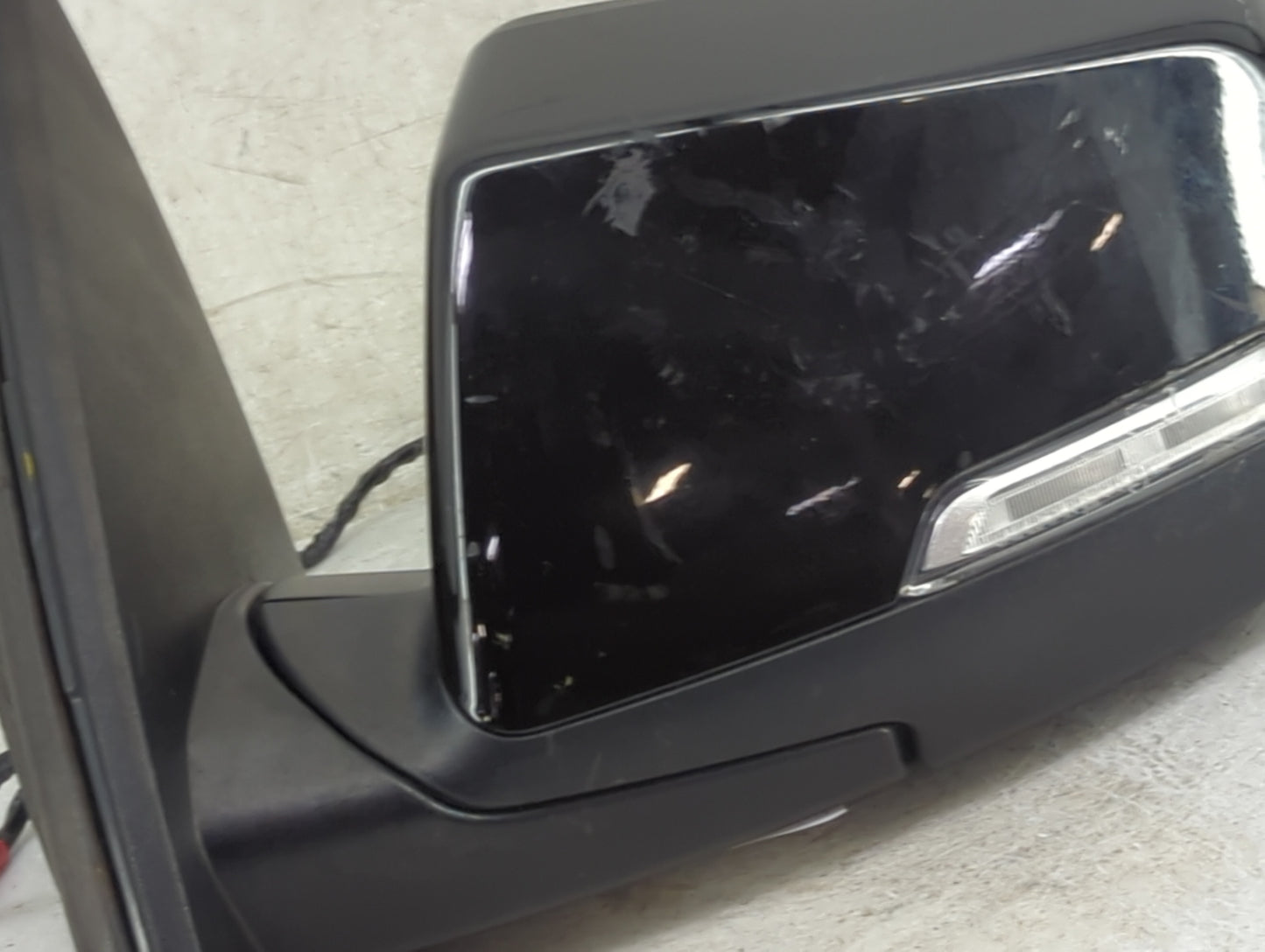 2020-2022 Gmc Acadia Driver Side View Mirror - Left Door Mirror OEM Used - Oemusedautoparts1.com