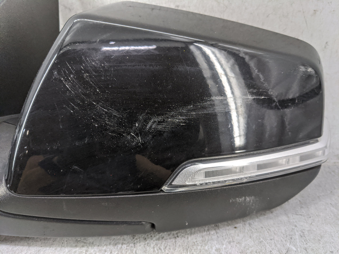 2020-2022 Gmc Acadia Driver Side View Mirror - Left Door Mirror OEM Used - Oemusedautoparts1.com