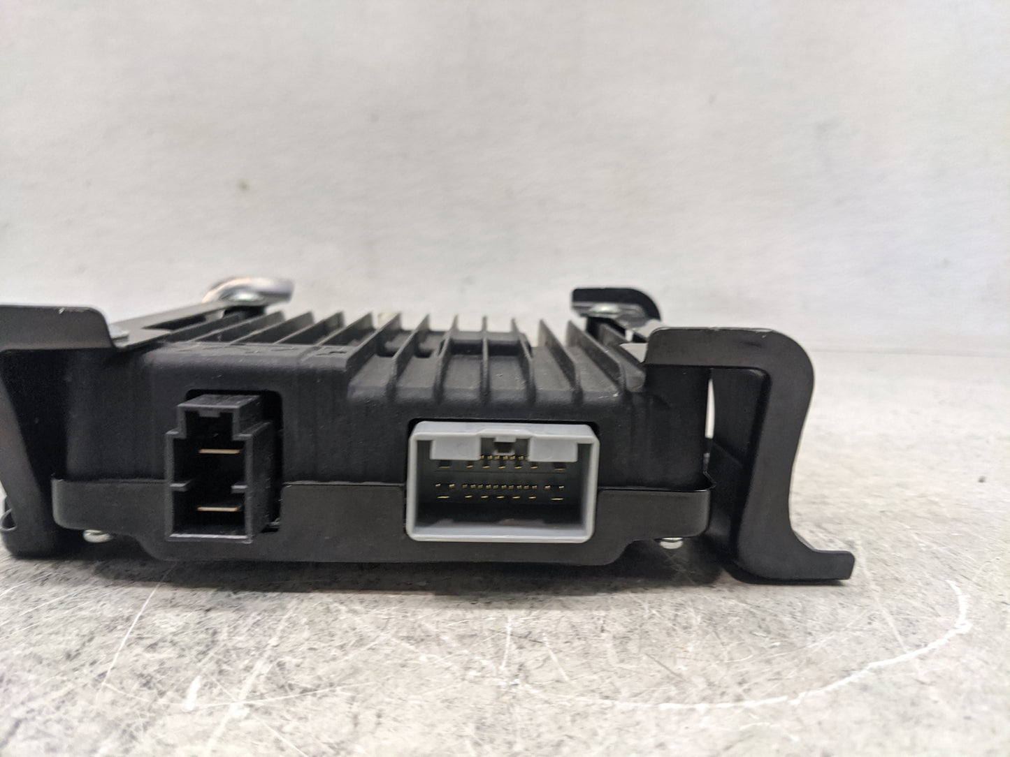 2019-2022 Gmc Sierra 1500 Radio AM FM Cd Player Receiver Replacement P/N:84379747 Fits Fits 2019 2020 2021 2022 OEM Used Aut