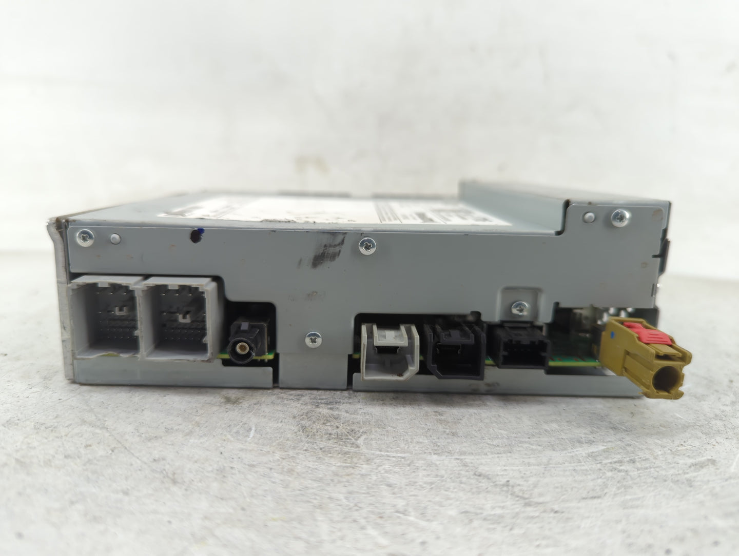 2020-2022 Gmc Sierra 1500 Radio AM FM Cd Player Receiver Replacement P/N:85521706 Fits Fits 2020 2021 2022 OEM Used Auto Par