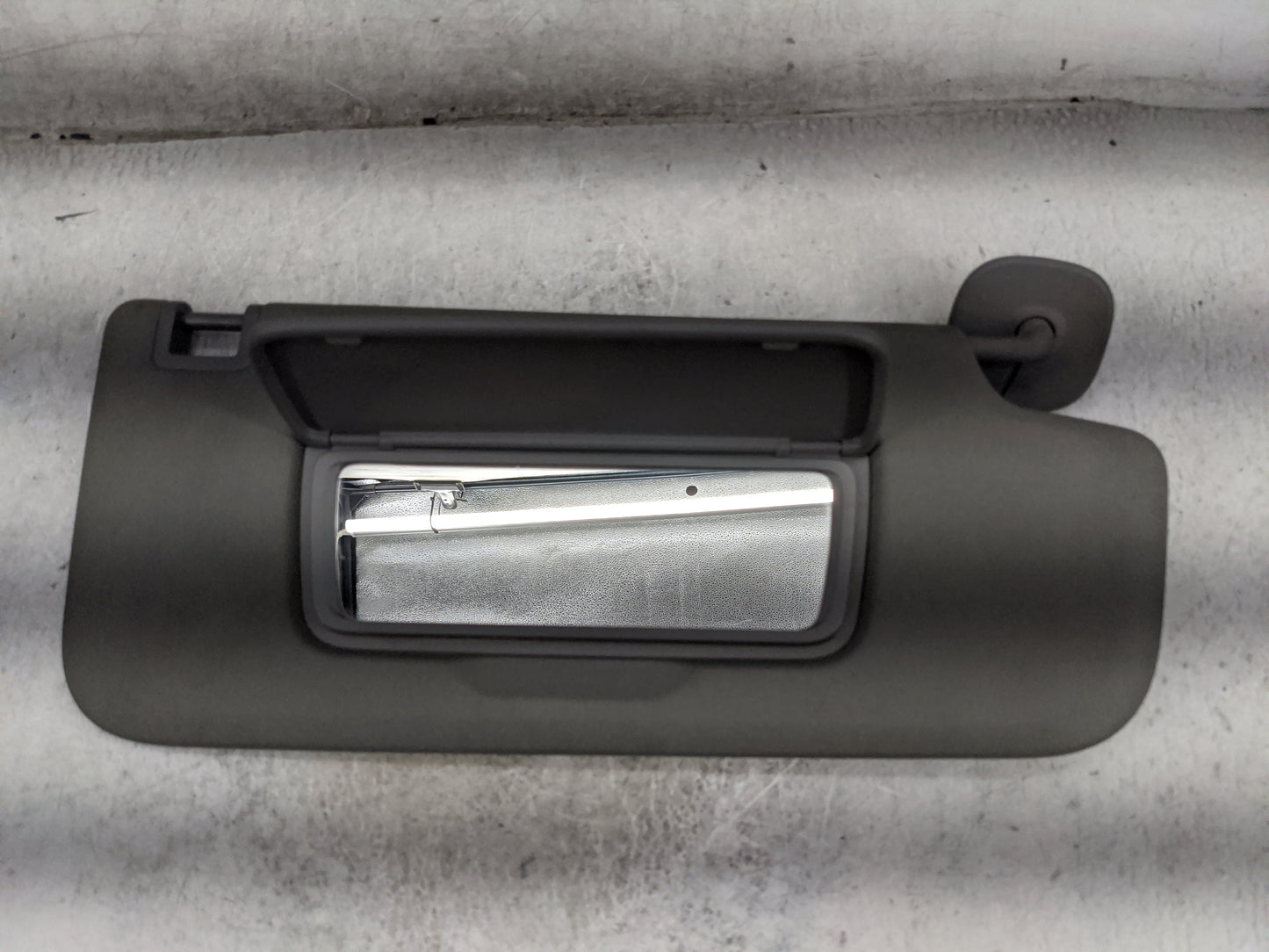 2019-2022 Gmc Sierra 1500 Sun Visor Shade Replacement Passenger Right Mirror Fits Fits 2019 2020 2021 2022 OEM Used Auto Par