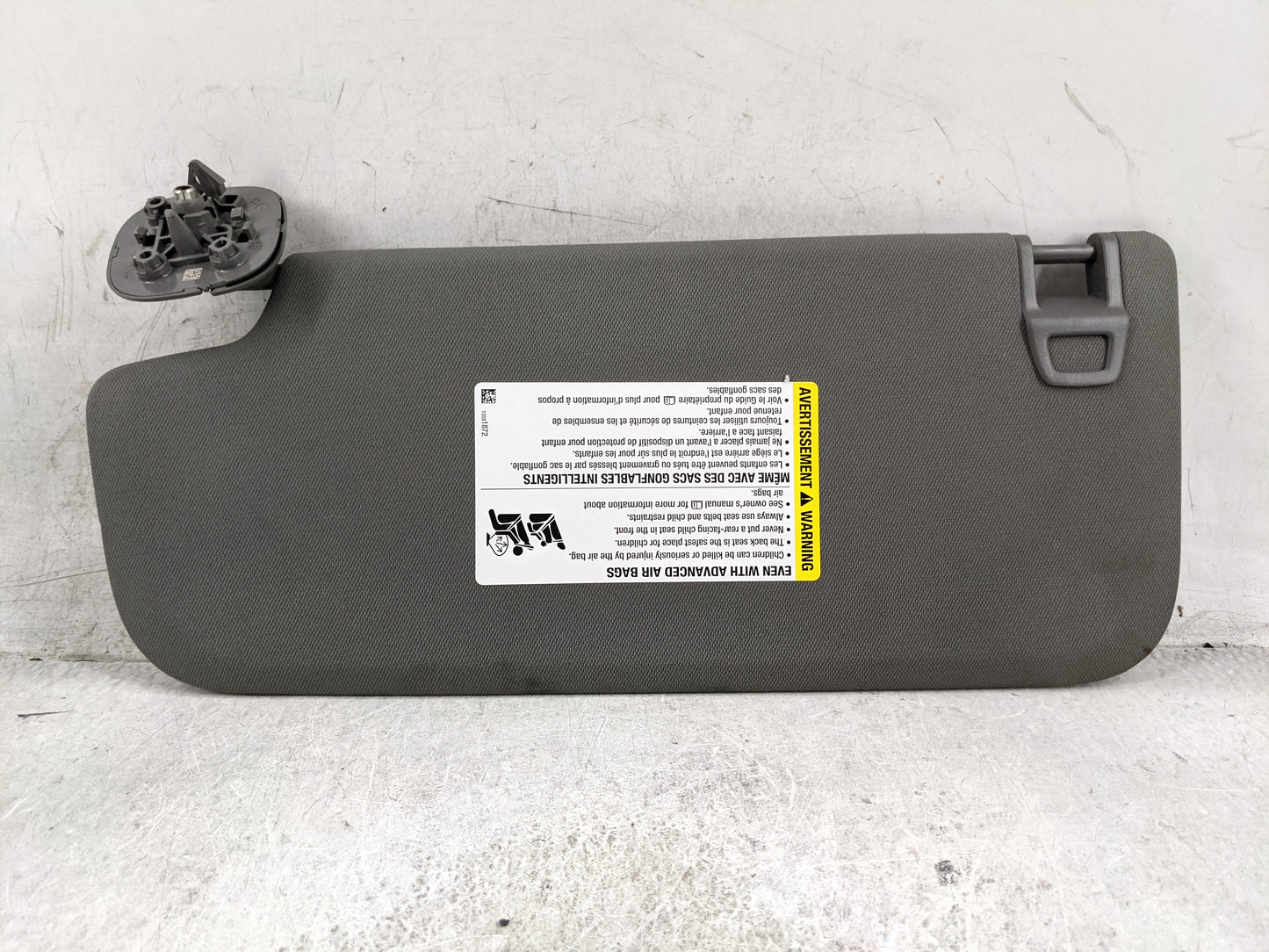 2019-2022 Gmc Sierra 1500 Sun Visor Shade Replacement Passenger Right Mirror Fits Fits 2019 2020 2021 2022 OEM Used Auto Par