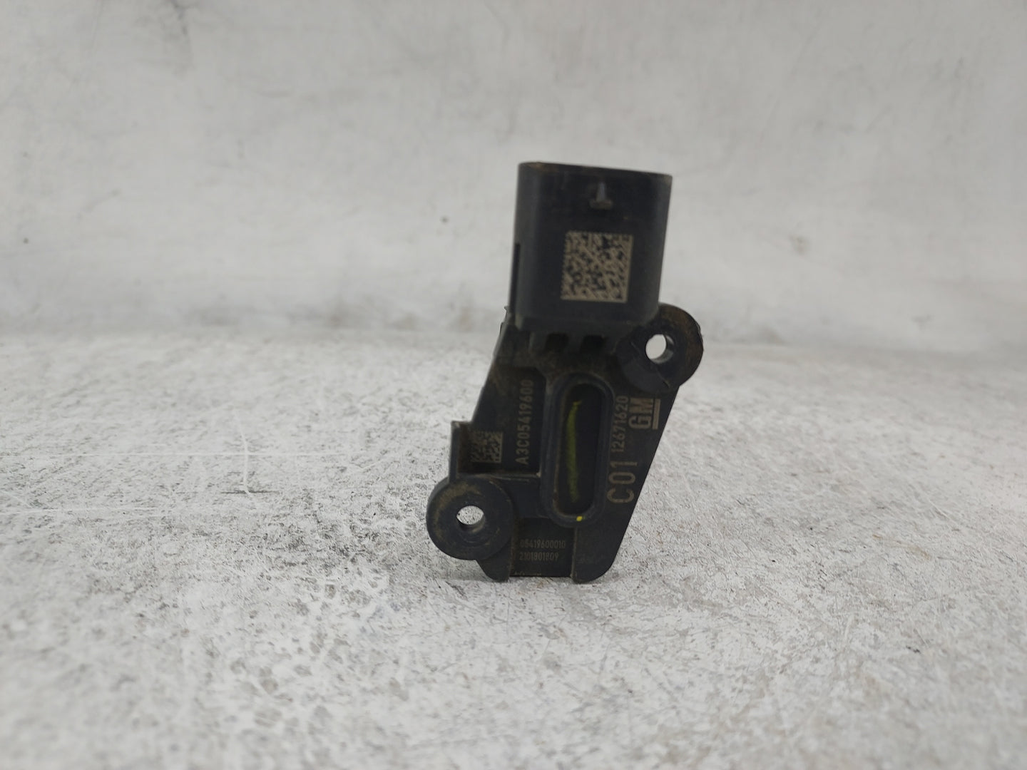 2019-2022 Gmc Sierra 1500 Mass Air Flow Meter Maf 1486384 - Oemusedautoparts1.com