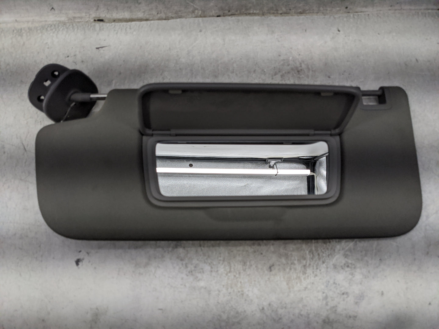 2020-2022 Gmc Sierra 2500 Sun Visor Shade Replacement Driver Left Mirror Fits Fits 2019 2020 2021 2022 OEM Used Auto Parts -