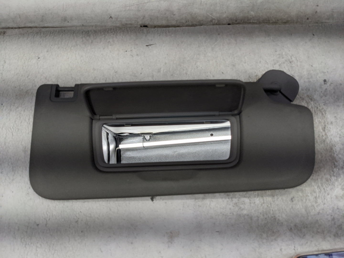 2020-2022 Gmc Sierra 2500 Sun Visor Shade Replacement Passenger Right Mirror Fits Fits 2019 2020 2021 2022 OEM Used Auto Par