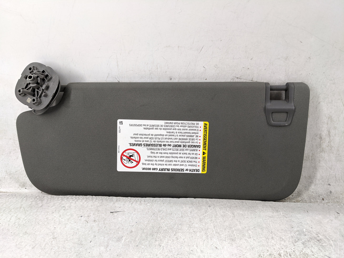 2020-2022 Gmc Sierra 2500 Sun Visor Shade Replacement Passenger Right Mirror Fits Fits 2019 2020 2021 2022 OEM Used Auto Par