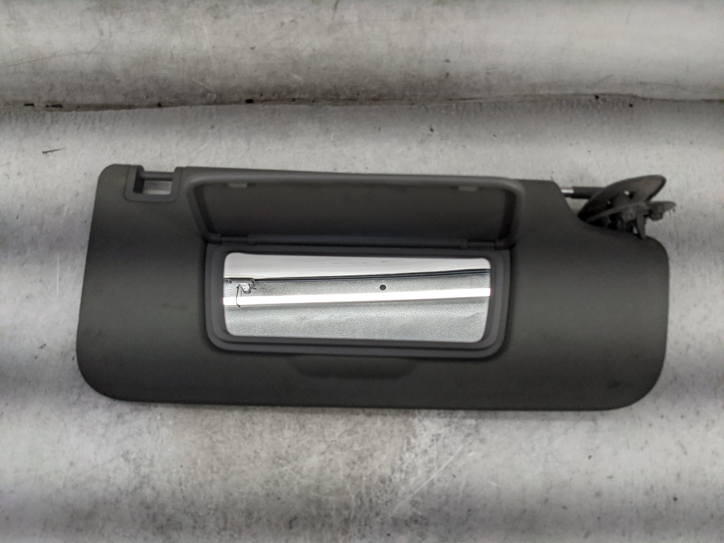 2020-2022 Gmc Sierra 3500 Sun Visor Shade Replacement Passenger Right Mirror Fits Fits 2019 2020 2021 2022 OEM Used Auto Par
