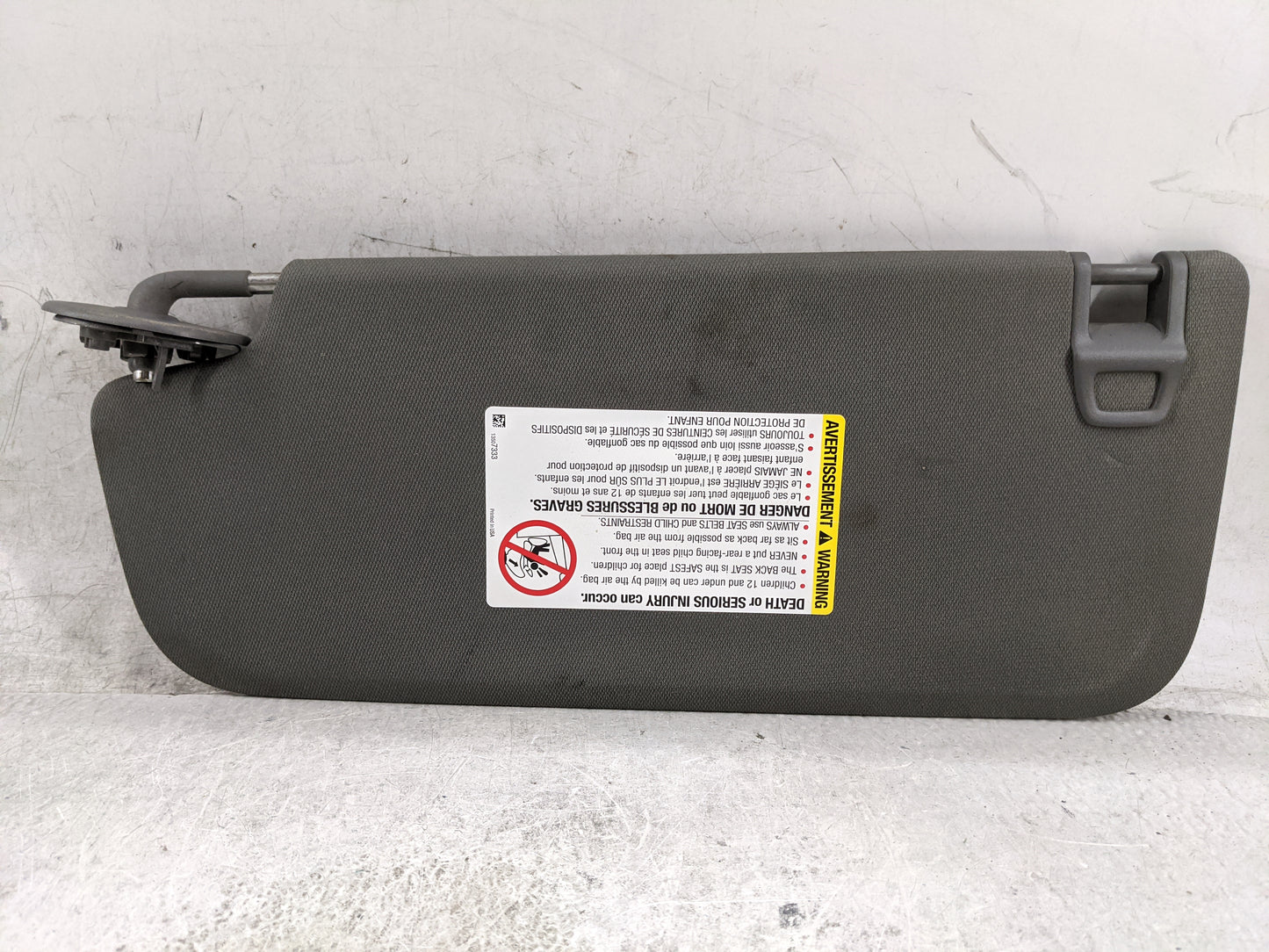 2020-2022 Gmc Sierra 3500 Sun Visor Shade Replacement Passenger Right Mirror Fits Fits 2019 2020 2021 2022 OEM Used Auto Par