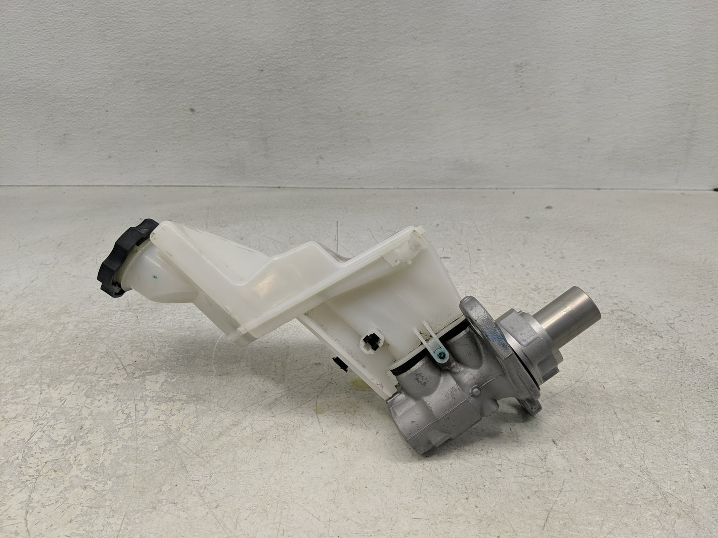 Gmc Terrain Brake Master Cylinder - Oemusedautoparts1.com